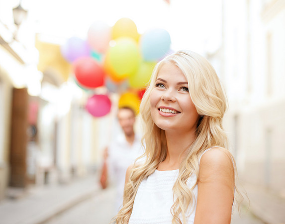 couple with colorful balloons
